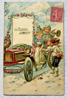 Antik dombornyomott Újévi üdvözlő litho képeslap automobil királylány harsonás kakas