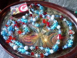120 cm-es , muránoi kézműves és fazettált kristály gyöngyökből álló nyaklánc .