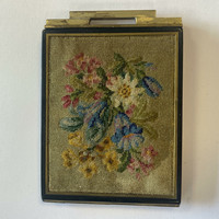 Antique powder box with needle felt pattern
