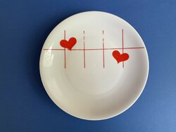 Plain small plate with hearts