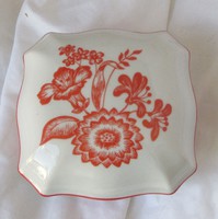 Zsolnay virágmintás porcelán bonbonier, jelzett, 10,2 x 10,2 x 6 cm.