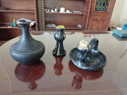 Fekete korondi kerámia váza, gyertyatartós hamutálca és gyertyatartó