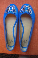 New condition gentian faux leather, butterfly slippers (good for strong 38 feet)