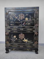 Antik kínai bútor festett gyöngyház dombor berakásos gésa nagy fekete lakk szekrény 751 4906