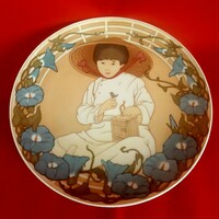 Villeroy & Boch porcelán tányér, dísztányér ázsiai kisfiú madárral, Unicef széria (1978)