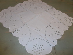 Beautiful hand-slinged table centerpiece or table cover