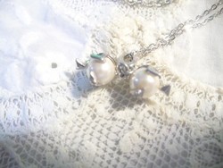 Silver necklace with pearl pendant