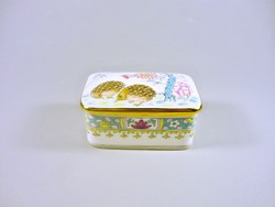 Herend, hand-painted porcelain crockery box with Chinese qm pattern, masterpiece, 8 cm., (B099)