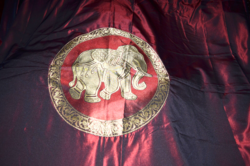 Large elephant bedspread with pattern woven in its material (dbz iv)