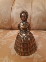 Szépséges antik réz kisasszony csengő (9,8 cm)