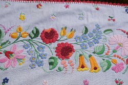 Kalocsai runner tablecloth, centerpiece, embroidered pattern 97 x 31 cm