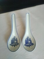 Pair of porcelain spoons 800 ft