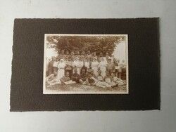 SOLDIER PHOTO - GROUP PICTURE - NURSES AND WOUNDED SOLDIERS