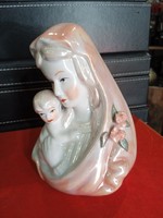 Anya gyermekével porcelán szobor, 17 cm-es magasságú alkotás