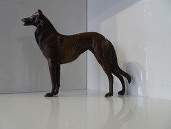 Gyönyörű hibátlan részletgazdag bronz agár kutyaszobor.