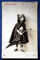 Antik Újévi üdvözlő fotó képeslap  kisleány esernyővel