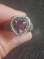 Lila szív köves ezüst gyűrű markazittal