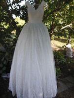 VINTAGE - MENYASSZONYI RUHA - BÉCSI  SZALONBAN VARRT - LUXUS - GYÖNGYÖZÖTT