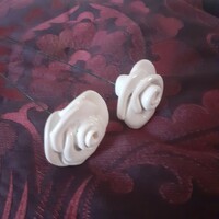 2 Strands of white ceramic roses