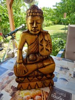 Faragott fa Buddha szobor