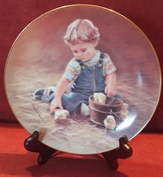 Kisfiú csibékkel dísztányér, gyerekes porcelán tányér (M2588)