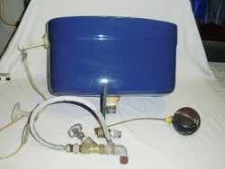 Retro, kék kerámia WC-tartály réz, vas és alu. tartozékokkal - 1966