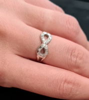 14k fehérarany gyűrű, 12db gyémánttal ,egyedi tervezésű 52es méret