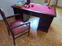 Bő 100 éves faragott, nagyméretű íróasztal, jó állapotban 76x150x78 cm