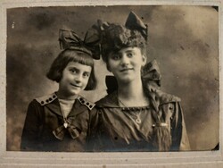 Old 1921 and photo sister girls