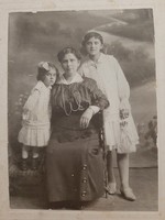 Old photo of mother with her daughters from 1916