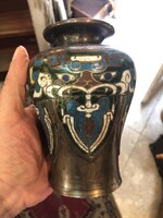 Indiai bronz váza a XIX. századból, kézzel festett ritkaság, 16 cm-es.