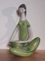 Extrém ritka színű hollóházi tálas nő porcelán figura