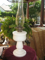 Antik petróleum lámpa , tej üveggel  25 cm  + cilinder