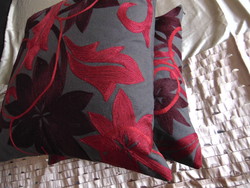Decorative cushion cover in a pair