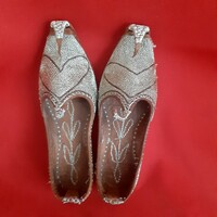Indiai, kézzel varrt, eredeti bőr cipő, gazdagon díszített