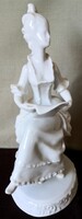 Hollóházi, barokkruhás, kottát olvasó nő, alapmázas porcelánfigura – 723.