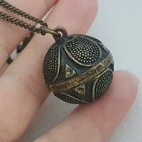 Copper pendant with chain. 2 cm.