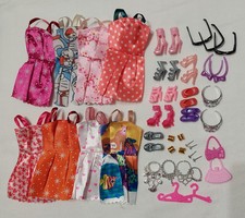 Barbie baba ruha+ kellékek