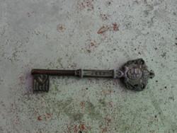 Antique bronze inscribed tin (takátsy 936) key
