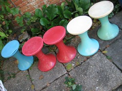 5 pills, mushroom chair, seat