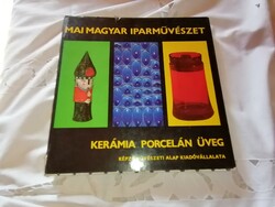 Koczogh Ákos : Kerámia, porcelán, üveg (Mai magyar iparművészet)   1975.