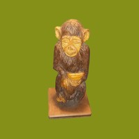 Faragott fa majom szobor