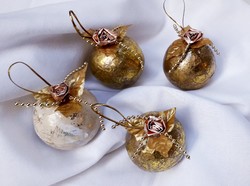 Christmas tree decoration package 4 balls vintage 1450 ft