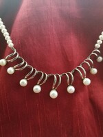 Elegant pearl collier