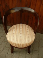 Nagyon ritka, különleges korai diófa svartnis biedermeier kis fotel, régi, de jó állapotú kárpittal