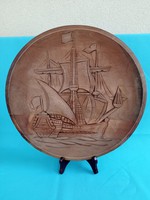 Fa faragott vitorlás hajó fali tányér