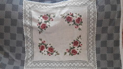 Embroidered tablecloth 4. (L2953)