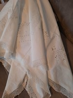 Tablecloth in cotton canvas with hole embroidery