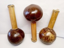 Rumbatök készlet Afrikából. Kókuszból készült, bambusz nyelű csörgő,  3db hangszer együtt.