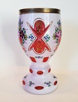 Gyönyörű hántolt többrétegű kézel festett bieder stílusú osztrák üveg kehely